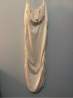💜$2 Deals- Light Floral Medium Ruched Slip Dress in Cream